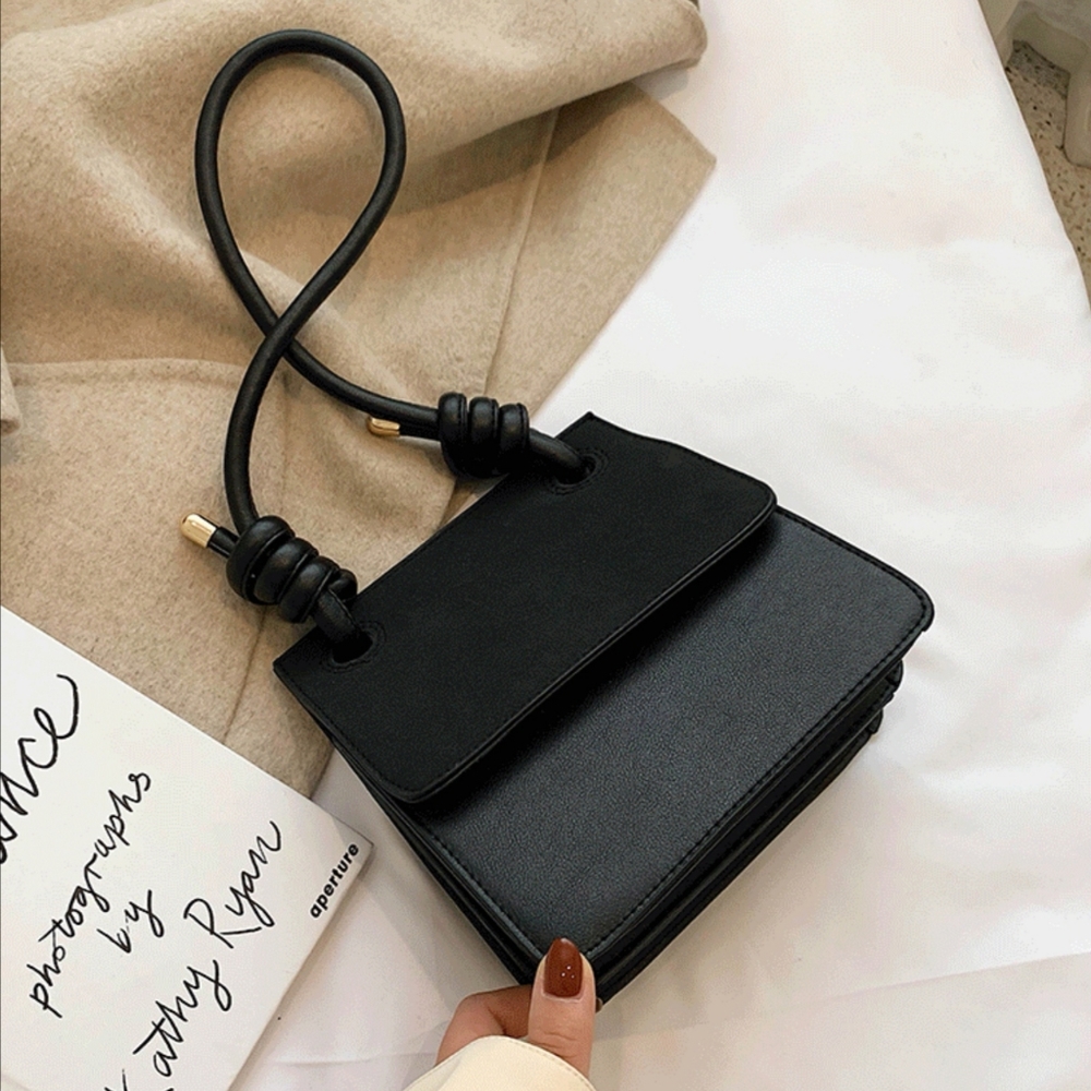 Knot handle shoulder bag